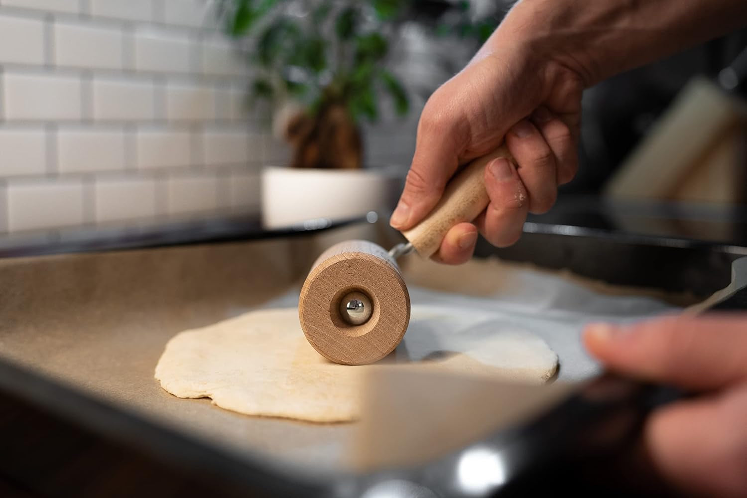 Chinchilla® Backblechroller/Teigroller zylindrisch aus Buchenholz | Der stable Helper für die Küche | Németországban készült | Nachhaltige Qualität aus Deutschland | 18 x 5 cm