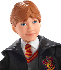 Mattel Harry Potter – Ron Weasley Sammlerpuppe (kb. 26 cm) Roxfort-egyenruhával, Griffendél-köntössel és Zauberstabval, Spielzeug ab 6 Jahren FYM52