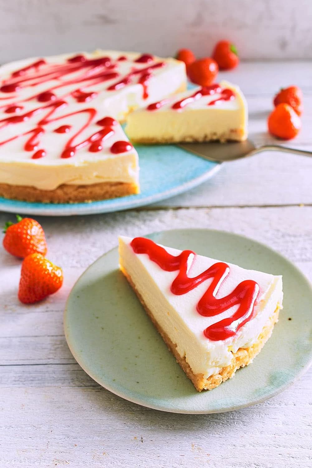 RUF New York Cheesecake Strawberry No Bake, Cheesecake american original cu sos de căpșuni, 360 grame Bucatarie Naty Shop