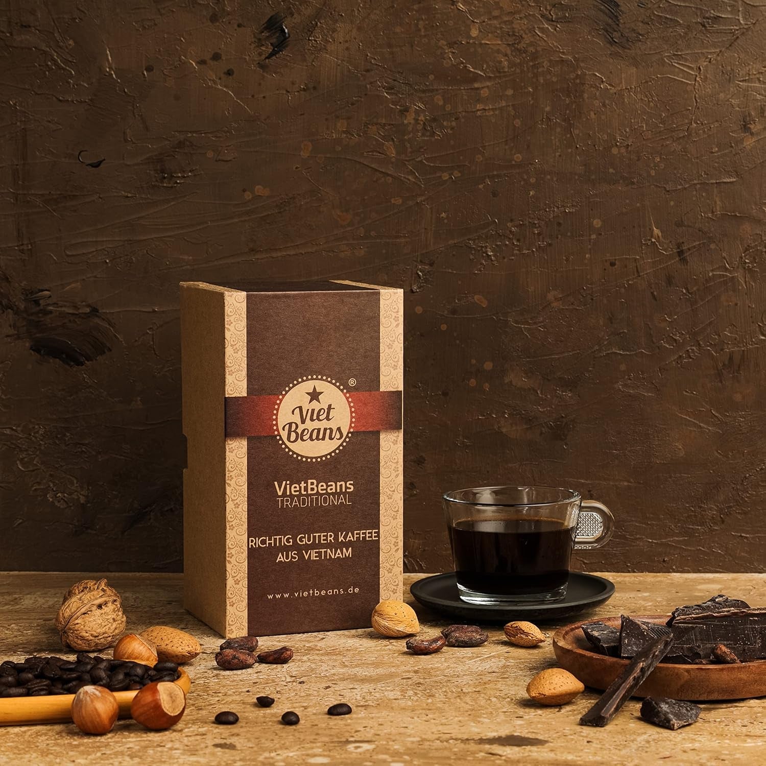 VietBeans Traditional - Schönes Kaffeegeschenk in fester Verpackung - Gemahlener Röstkaffee - 250g Kaffee und Kaffeefilter - Geschenkidee für Kaffeeliebhaber