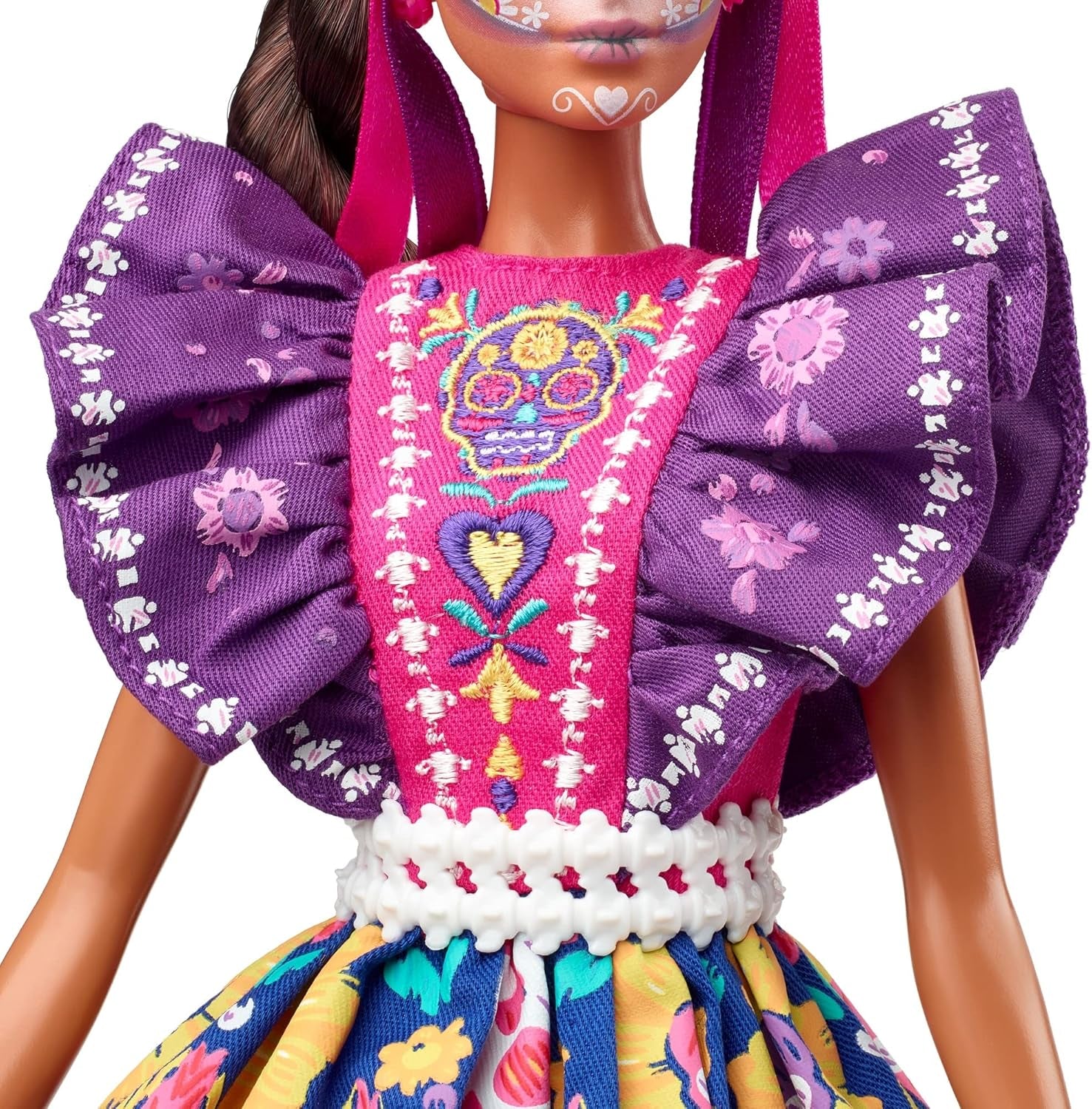 Păpușă Barbie 2022 Día De Muertos cu rochie tradițională cu volane, coroană de flori și vopsea facială Calavera, cadou pentru colecționari
