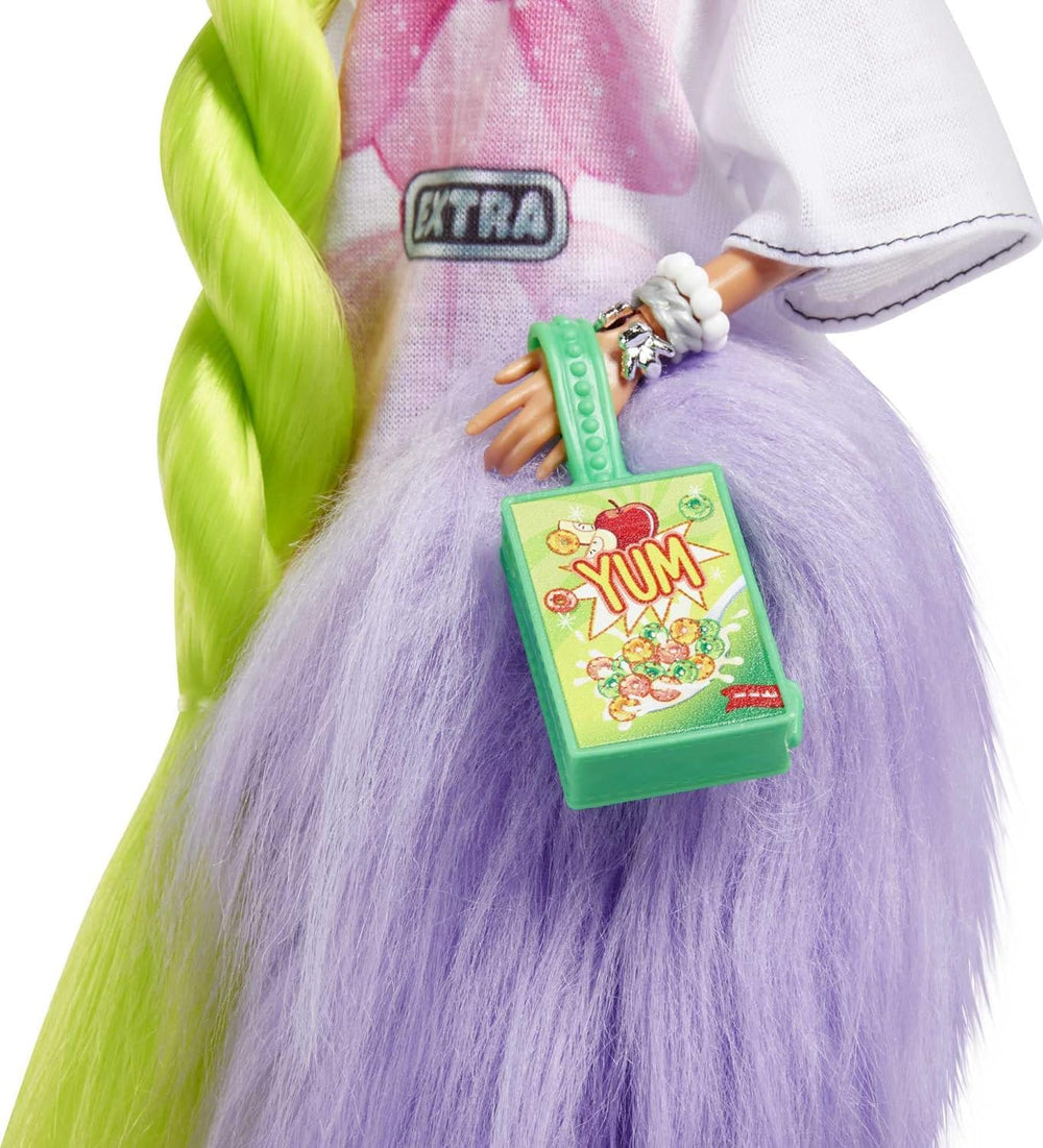 Barbie HDJ44 - Extra Puppe #11 in übergroßem T-Shirt & Leggings mit Haustier Papagei, extra langes neongrünes Haar & Zubehör, Flexible Gelenke, Spielzeug Geschenk für Kinder ab 3 Jahren