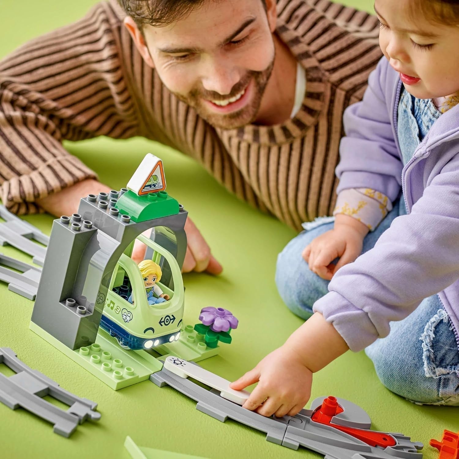 LEGO DUPLO Town Railway Tunnel And Tracks - Set de expansiune, cadou pentru copii mici, încurajează dexteritatea, set de joacă pentru fanii vehiculelor de la 2 ani, jucărie de învățare creativă 10425 Seturi de constructie Besuche den LEGO-Store