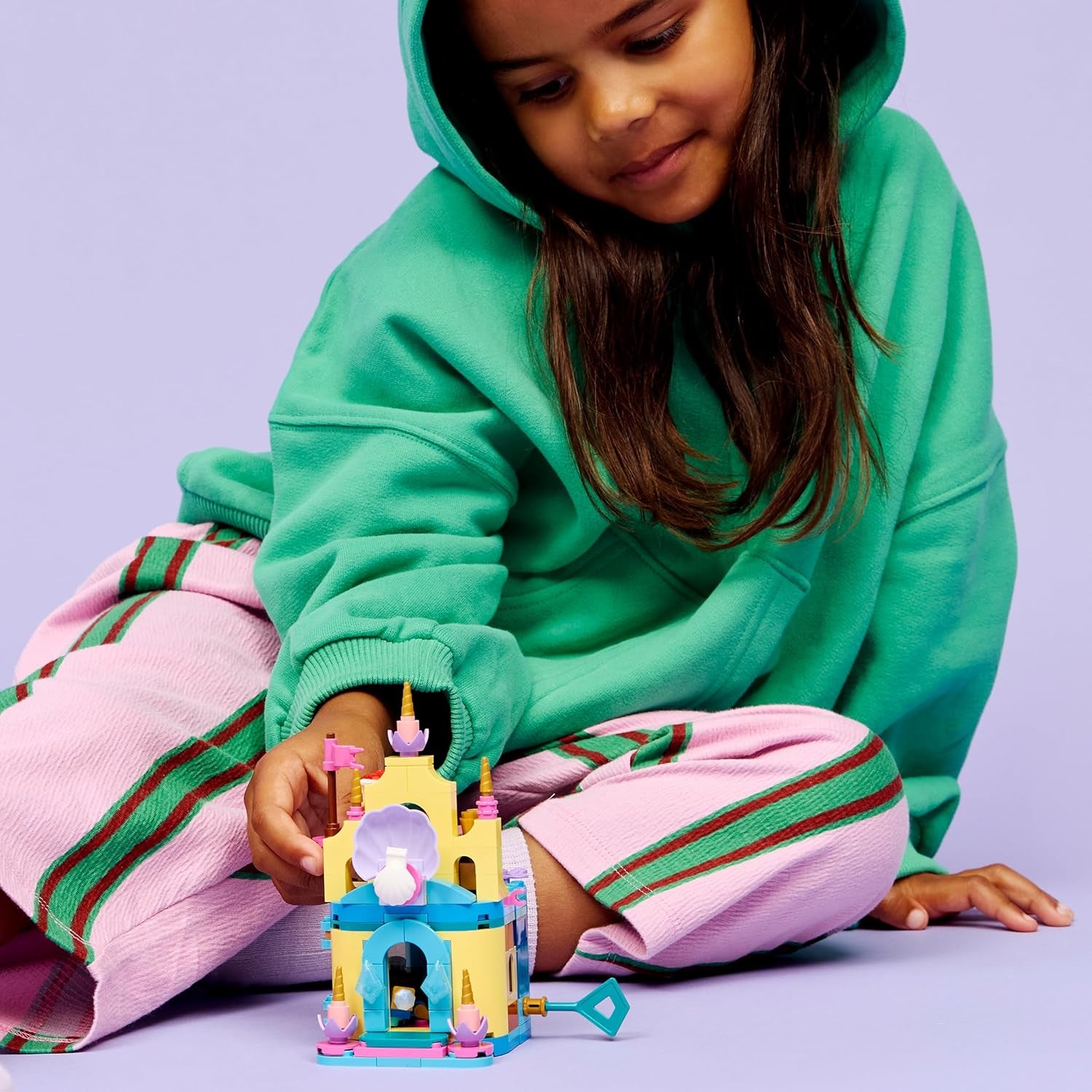 LEGO ǀ Disney Princess Arielles varázslatos mini kastély - Spielzeug Schloss aus Die kleine Meerjungfrau mit Einer Micro Puppe, Tierfiguren Sebastian & Fabius - Geschenk für Mädchen ab 5 Jahren - 43285