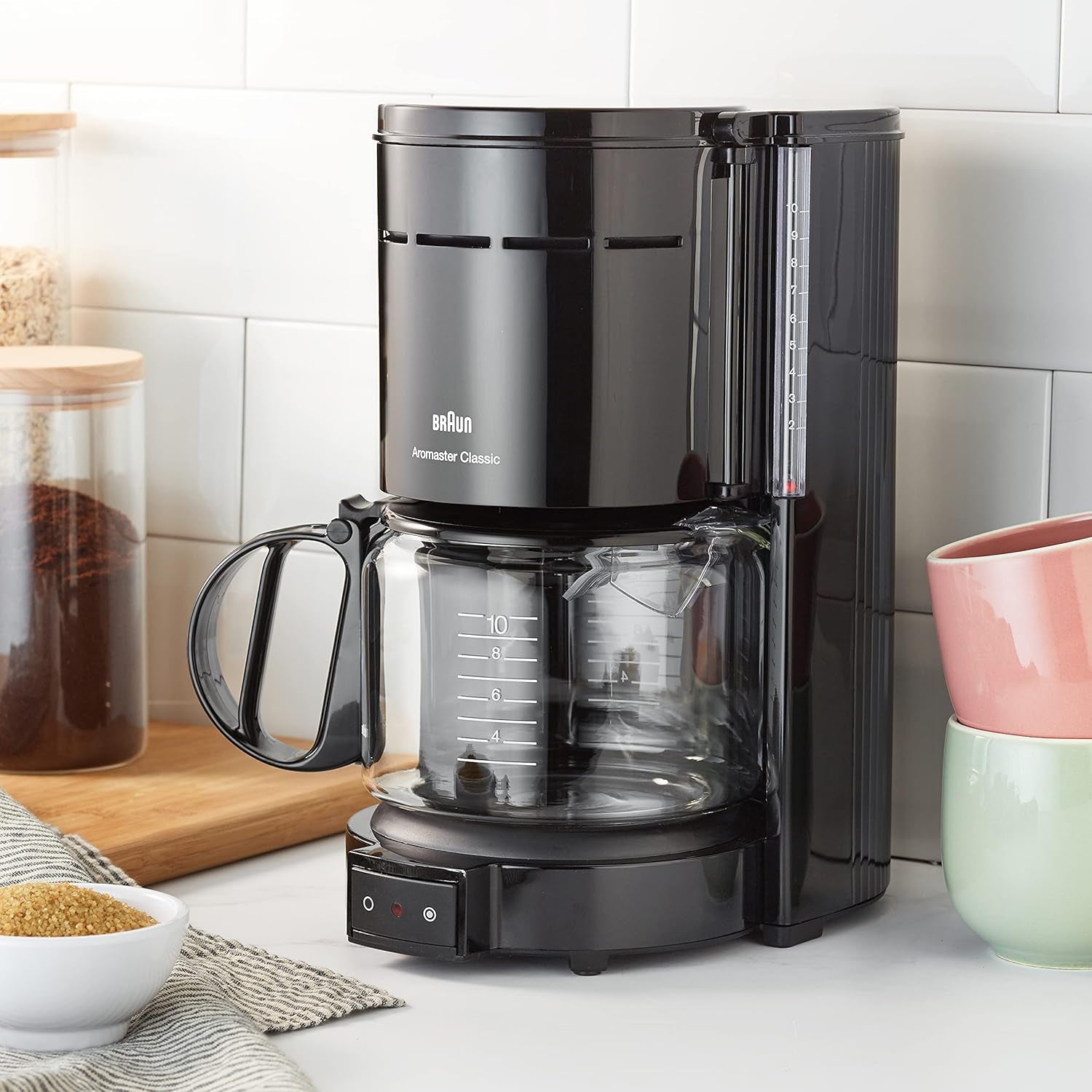 Espressor Braun KF 47 BK - Espressor cu filtru și carafă de sticlă pentru cafea clasică la filtru, cafea aromată datorită sistemului OptiBrew, sistem anti-picurare, oprire automată, negru