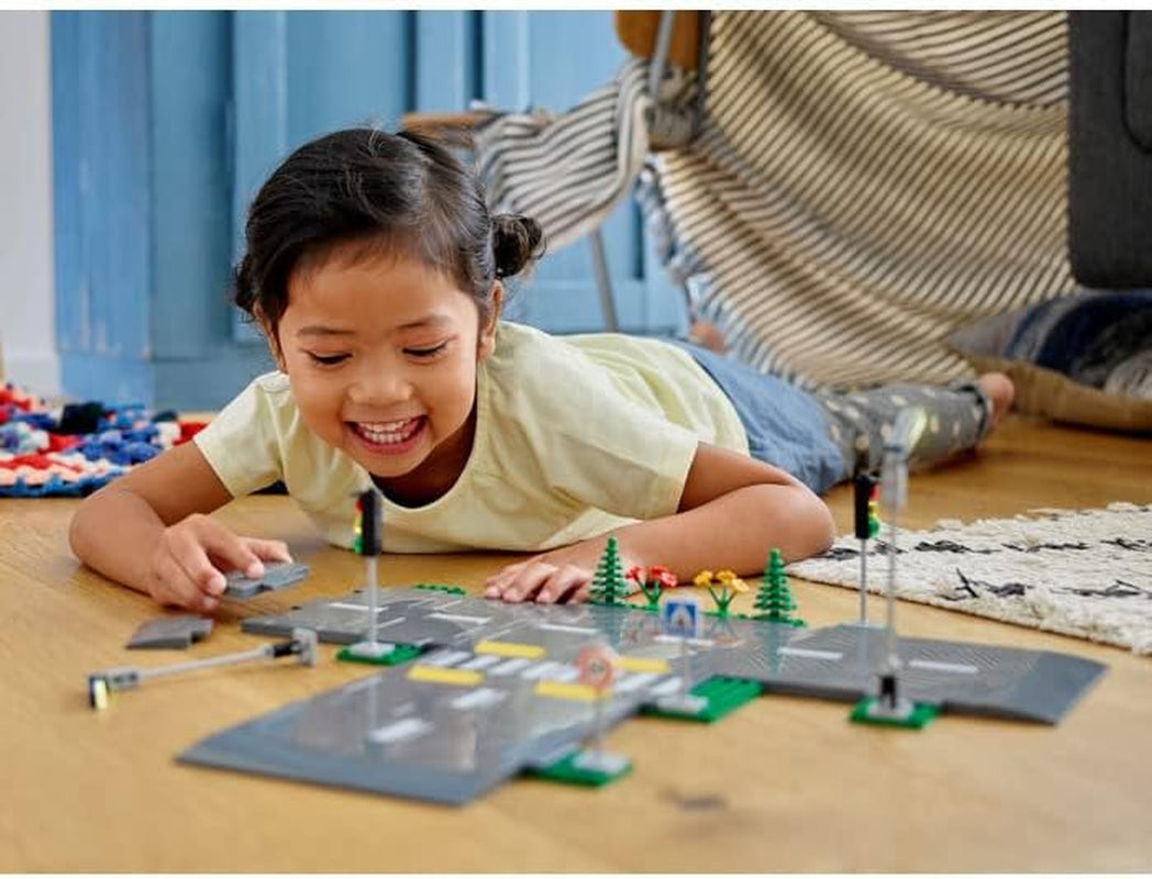 LEGO City útkereszteződés közlekedési lámpákkal építőkészlet, sötétben világító kockákkal 60304 építőkészlet Besuche den LEGO-Store