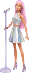 Barbie Pop-Star-Puppe gekleidet in einem schillernden Rock mit Mikrofon und rosafarbenem Haar, Geschenk für Kinder von 3 bis 7 Jahren, JCW42, Schillernd