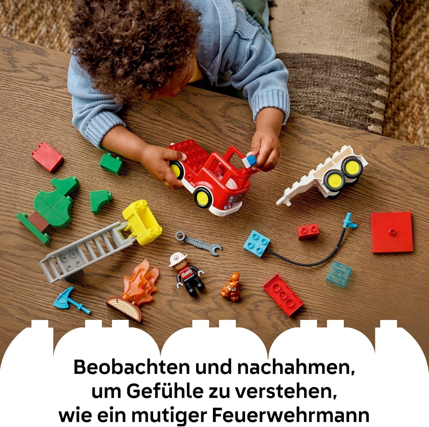 LEGO DUPLO Town Löschauto mit Schlauch und Feuerwehrmann- Lernspielzeug für Motorik - Rotes Feuerwehrauto mit Leiter, Figur und Eichhörnchen - Geschenk für Jungen und Mädchen ab 2 Jahren - 10473