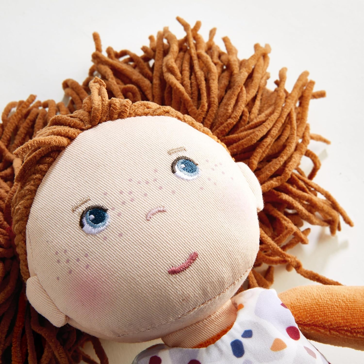 HABA Puppe Malou - 30 cm große Stoffpuppe zum Spielen und Kuscheln - Weiche und waschbare Materialien - Ideale Alternative zur Plüschpuppe - Geeignet für Kinder ab 1,5 Jahren - 2010818001