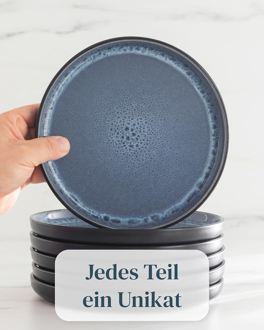 Set de veselă din gresie ceramică, format din 18 piese, pentru 6 persoane, design Ibiza, CÂȘTIGĂTOR AL TESTULUI. Un set de veselă mediteranean superb, din gresie ceramică, inclusiv boluri și farfurii. Set de veselă Pure Living în albastru fumuriu.