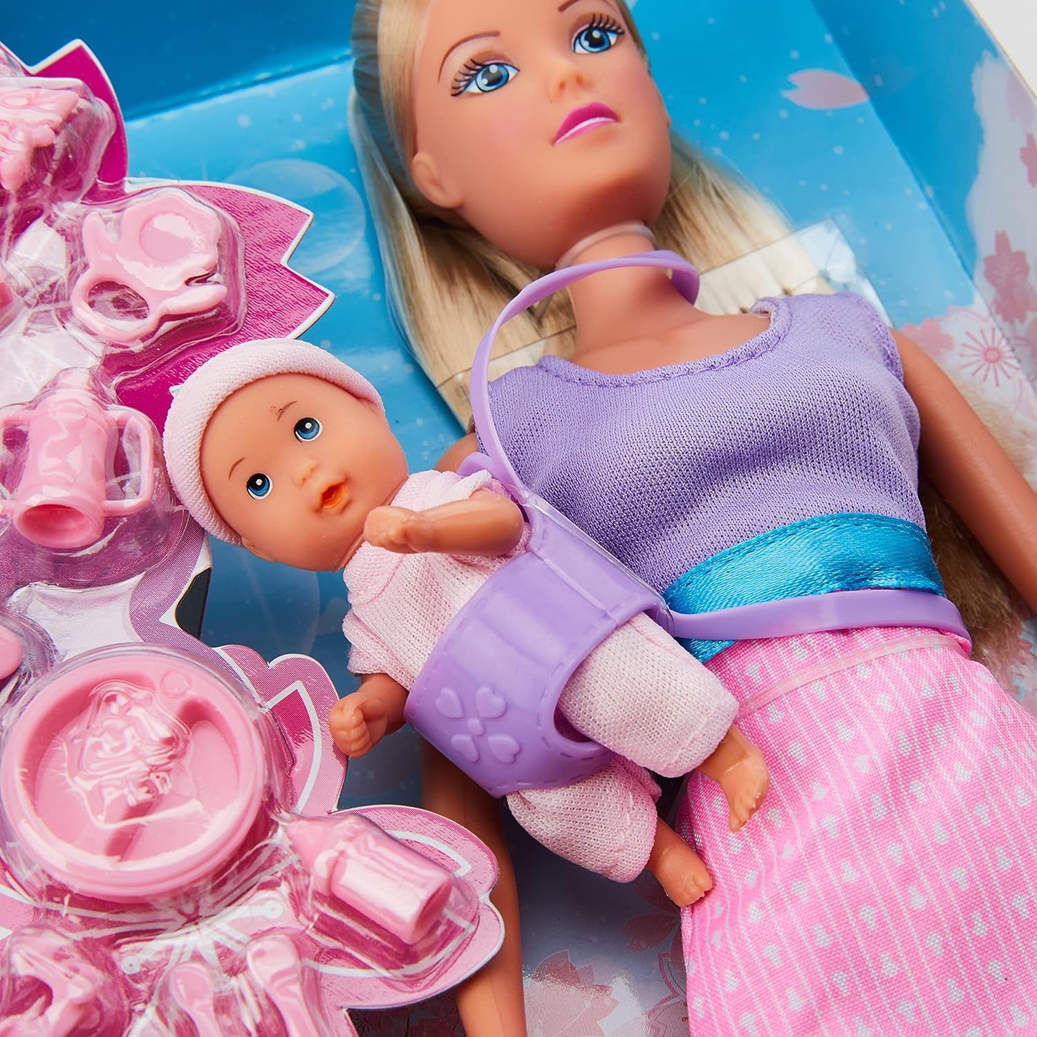 Simba 105730211 - Steffi Love Bonă, cu doi bebeluși, purtător de bebeluși și scaun auto, accesorii, păpușă de îmbrăcat, 29 cm, pentru copii de la 3 ani în sus