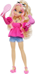 Barbie Dream Besties Puppe und Accessoires, bewegliche Barbie Malibu“ Modepuppe mit welligem blonden Haar, 11 Teile zum Thema Make-up und Haare, HYC21