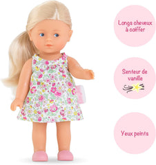 Les Trends Corolline Rosy Miniwelt készlet, Vollvinylpuppe mit langem Haar, Bürste, extra outfit Geschenkboxban, 4 Teile, Vanilleduft, 20 cm, kb 3 Jahren