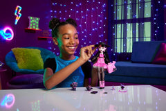 Monster High Draculaura baba kedvencével, gróf Mesés denevér macskával és olyan kiegészítőkkel, mint a hátizsák, varázskönyv, bento doboz és sok más, HRP64 Naty Shop Dolls