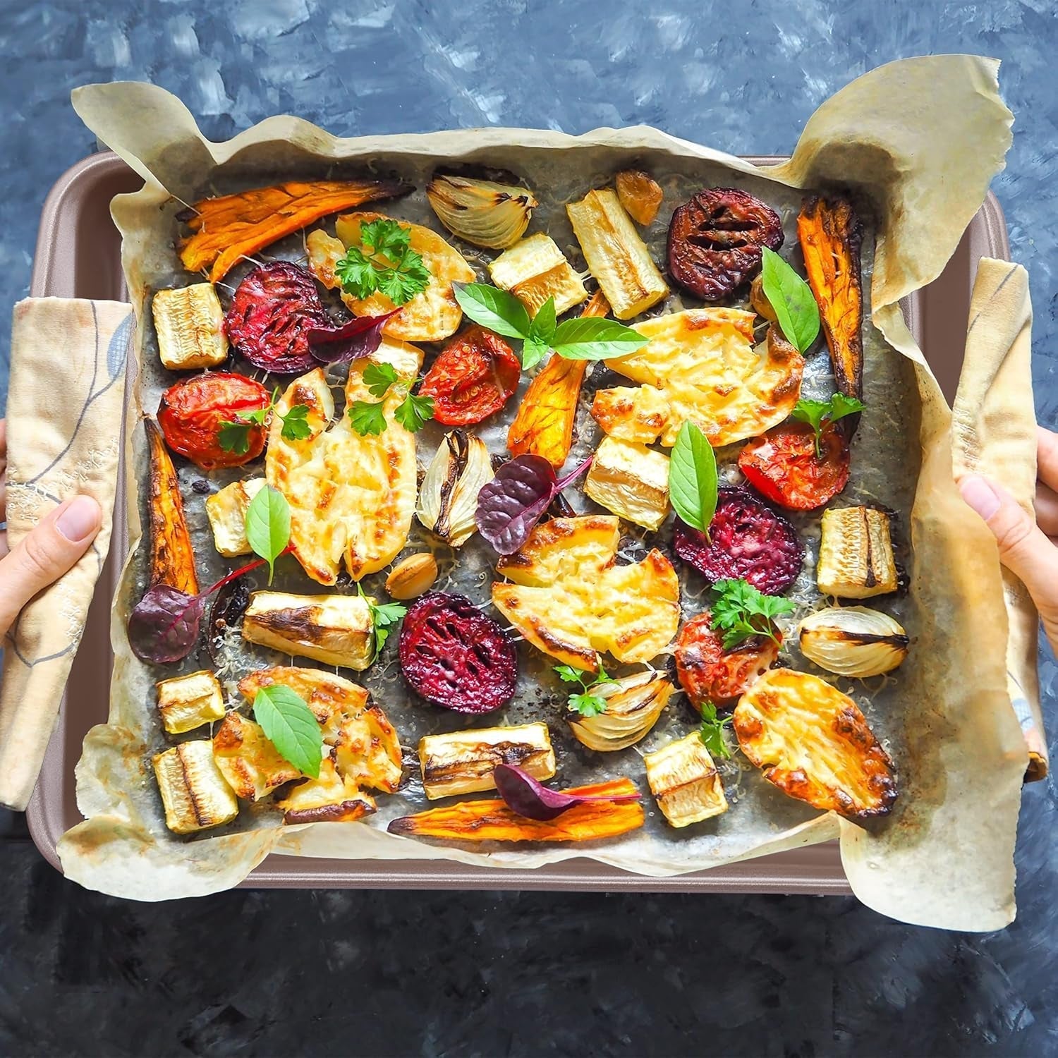 Relaxday tepsi, tapadásmentes, 4 literes, szénacél, barna Formák és tepsi Naty Shop