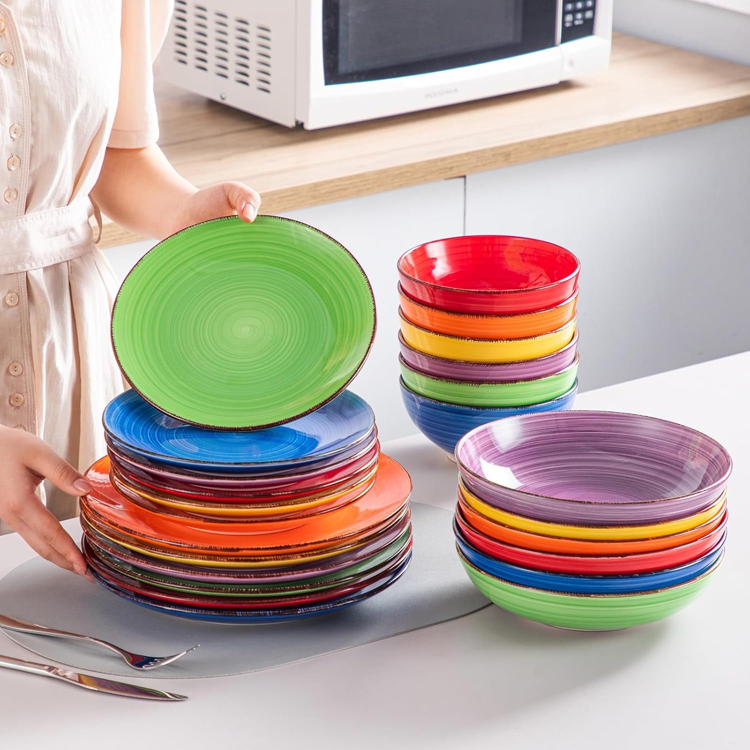 Set de veselă pentru 6 persoane, set de veselă din gresie Vancasso Bonita cu 24 de piese, set de veselă modern combinat cu 6 farfurii de cină, 6 farfurii de salată, 6 farfurii de supă și 6 boluri