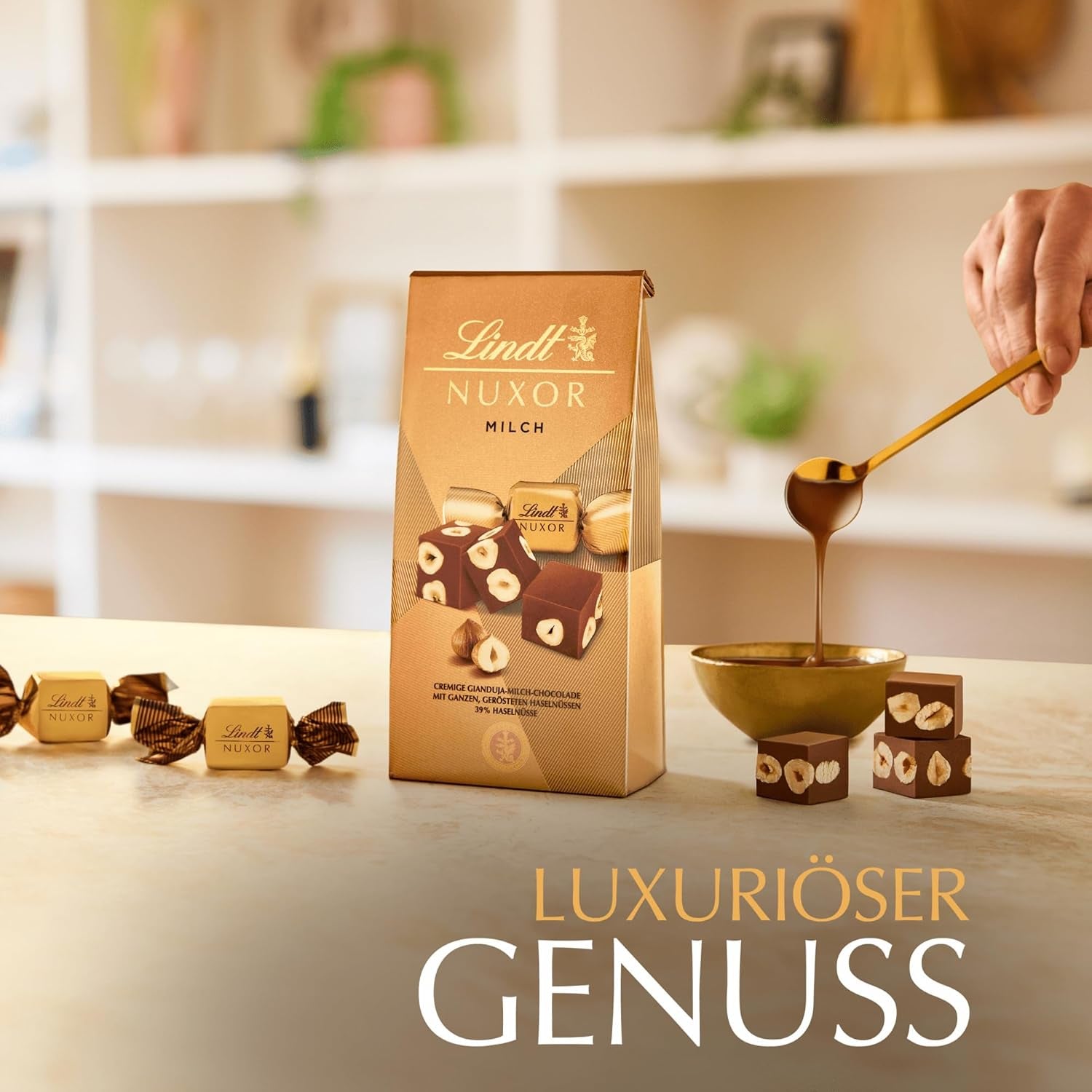 Lindt csokoládé | NUXOR tejcsokoládé tasak | 103g | Tejszínes Gianduja tejcsokoládé kockák pirított mogyoróval | Csokoládé ajándék