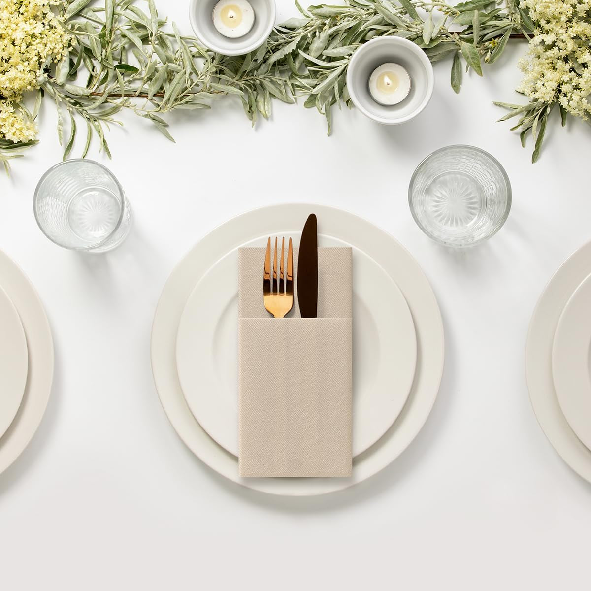 PAW - Șervețele pentru tacâmuri Airlaid - Fabric-like (1/8 fold) | 25 bucăți | Ideal pentru nuntă, botez, comuniune, aniversare | Saci de șervețele pentru tacâmuri | Bej