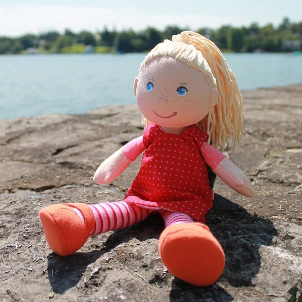 HABA 302108 - Annelie baba, szövet baba ruhával és hajjal, 30 cm, játék 18 hónapos kortól, piros Dolls Naty Shop