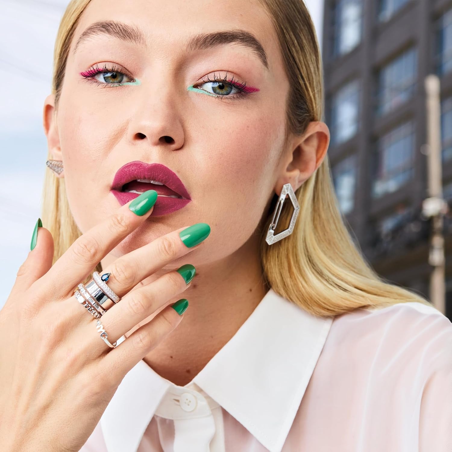 Maybelline New York Super Stay Ink Bonder 490 Hot Salsa körömlakk - hosszantartó körömlakk erős körmökért és intenzív színért, 12,3 ml