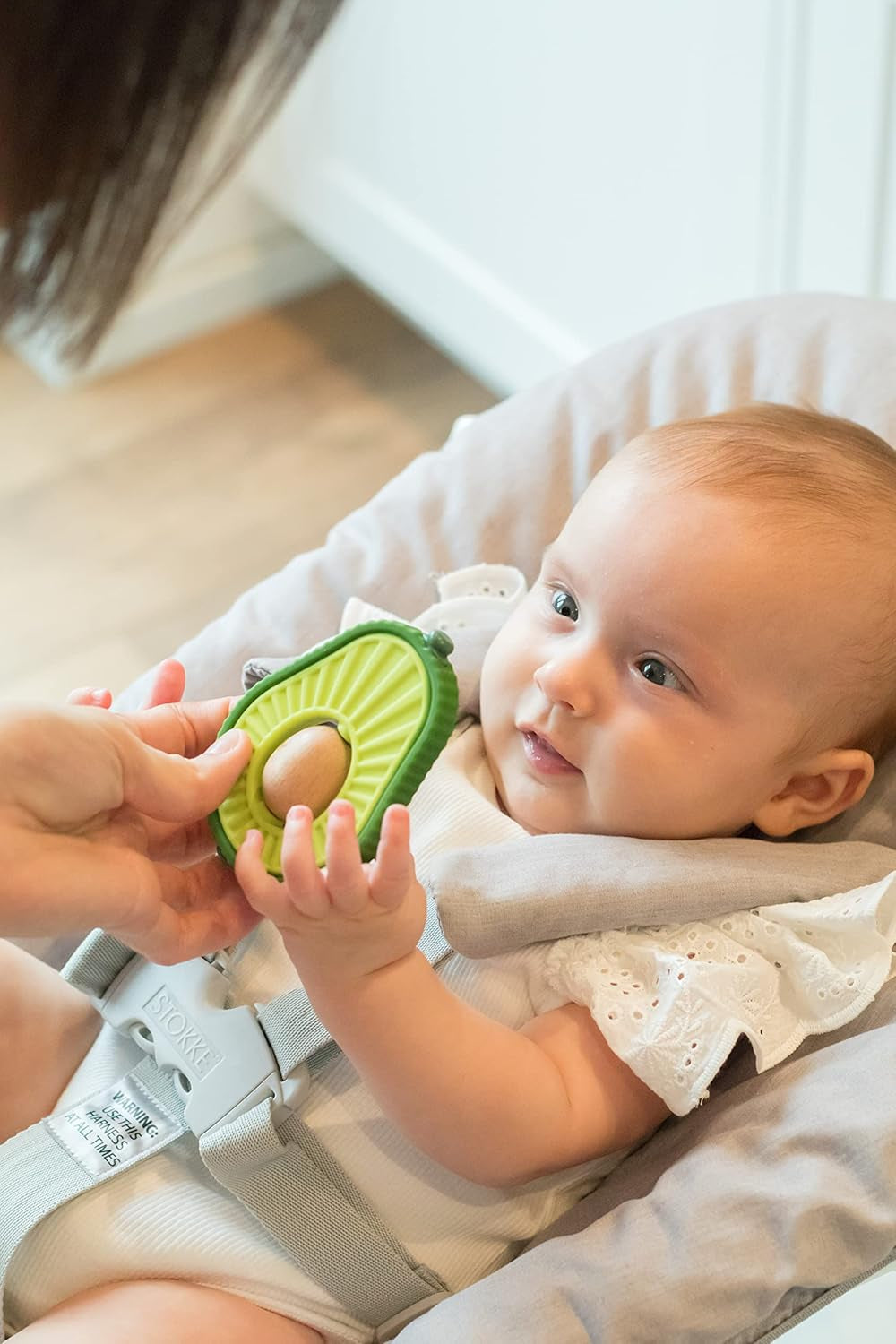 Nuby - Inel de dentiție „Avocado” - Jucărie de dentiție din silicon și lemn - Miez rotativ din lemn - Jucărie de dentiție pentru bebeluși și copii mici - Ajutor pentru dentiție - Fără BPA - 6+ luni