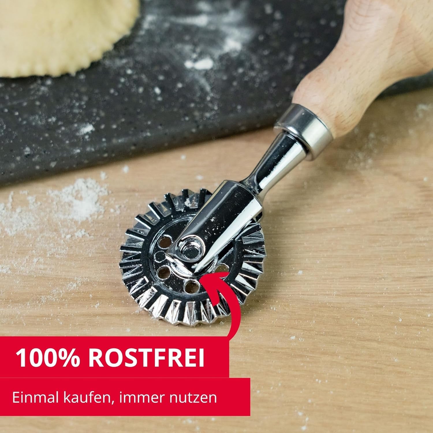 Roată de patiserie/tăietoare de ravioli Westmark Sofia – Roată de patiserie practică pentru tăierea pastelor și aluatului de casă, roată ø 39 mm – Zinc, lemn de fag