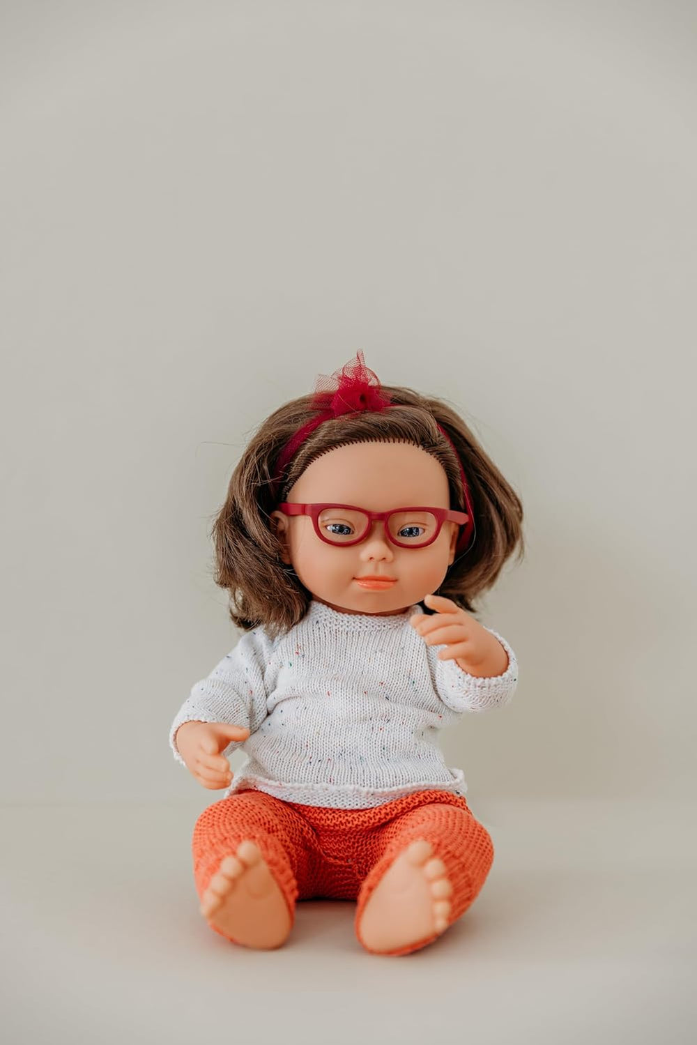 Miniland europäisches Mädchen 38cm mit Down-syndrom, mit Brille, ohne Unterwäsche 31110 Weiß