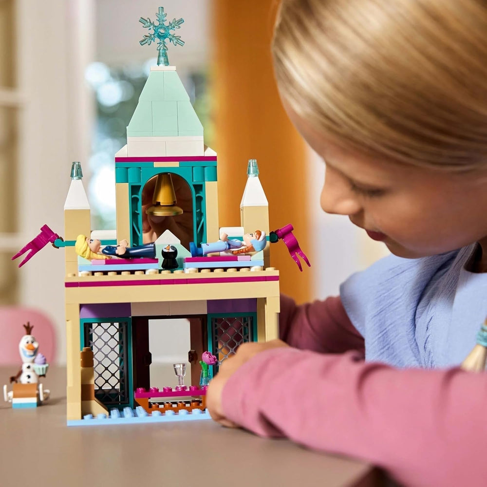 LEGO Ç€ Disney Frozen Arendelle kastély, hercegnős játék ELSA-val, Anna és Olaf mini babák és egy pingvinfigura, fantáziajátékkészlet, ajándék 5 éves lányoknak 43265 építőkészlet Besuche den LEGO-Store