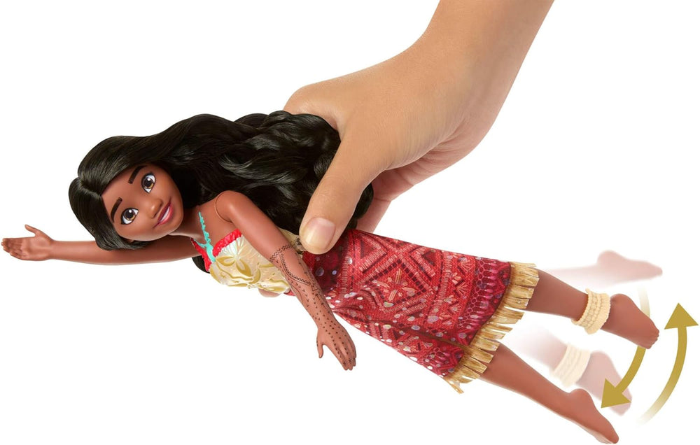 Jucării Mattel din Disney Moana 2, păpușă de modă Tautai Moana care înoată cu 2 accesorii, vârf și picioare care își schimbă culoarea pentru mișcări de înot, inspirată din film, JFF09