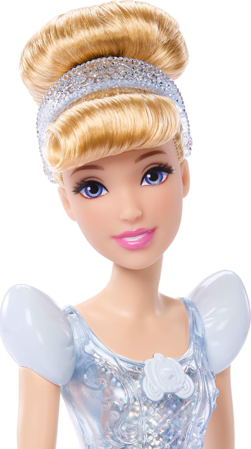 Mattel DISNEY Prințesa Cenușăreasa - Păpușă articulată cu ținută strălucitoare, pantofi detașabili și diademă, păr pieptănat pentru distracție de coafare, pentru copii cu vârsta de 3 ani și peste, HLW06