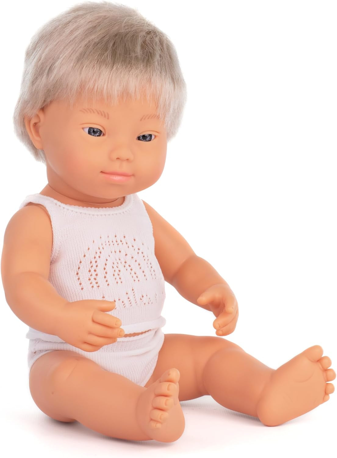 Miniland Dolls: europäische Babypuppe Junge, szőke, Down-szindrómás aus weichem vinyl, 38 cm, Unterwäschével bemutatva Geschenkboxban (31263)