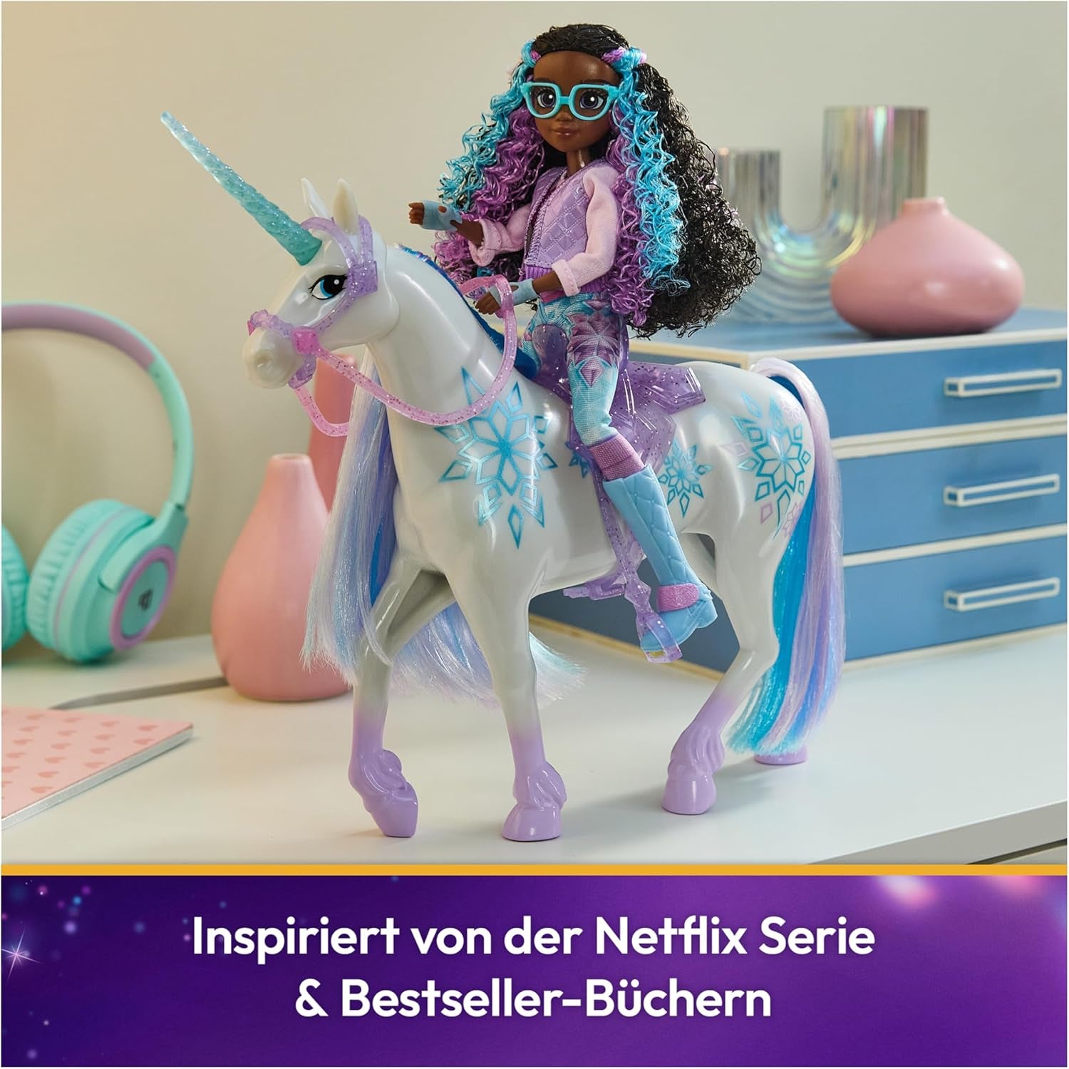 Unicorn Academy Unicorn Glacier - 28 cm înălțime, unicorn original din serialul Netflix al Laylei, cu coamă și coadă reale, frâu și șa detașabile și perie, pentru copii cu vârsta de 4 ani și peste