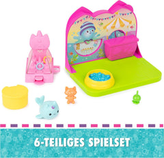 DREAMWORKS GABBY'S DOLLHOUSE - Deluxe Room Spielset,Fest-Raum mit Kätzchen Narwal (engl. Kitty Narwhale), Möbelstücken und thematischem Zubehör, ab 3 Jahren