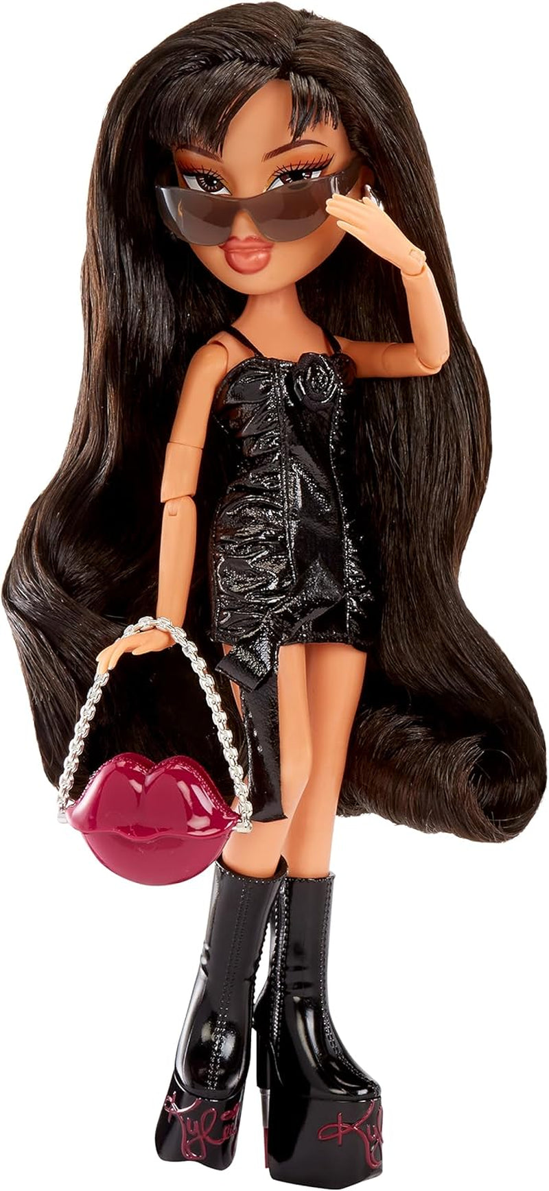 Bratz x Kylie Jenner - Day Modepuppe - Sammlerpuppe mit Tagesoutfit, Accessoires und Poster - Für Kinder und Sammler ab 6 Jahren, Veganes Lackleder