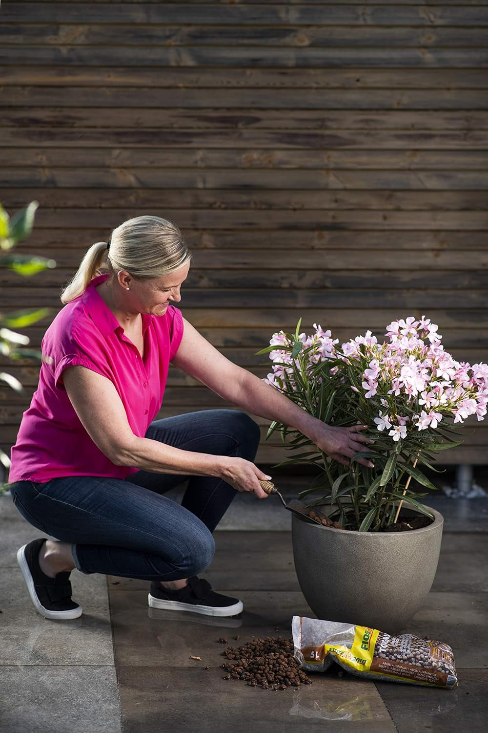 Floragard duzzasztott agyag granulátum 50 L - természetes vízelvezető anyag és hidroponikus szubsztrát cserepekhez, dézsákhoz, szobanövényekhez és ültetvényekhez - megakadályozza a víz felhalmozódását, jó levegőztetést biztosít