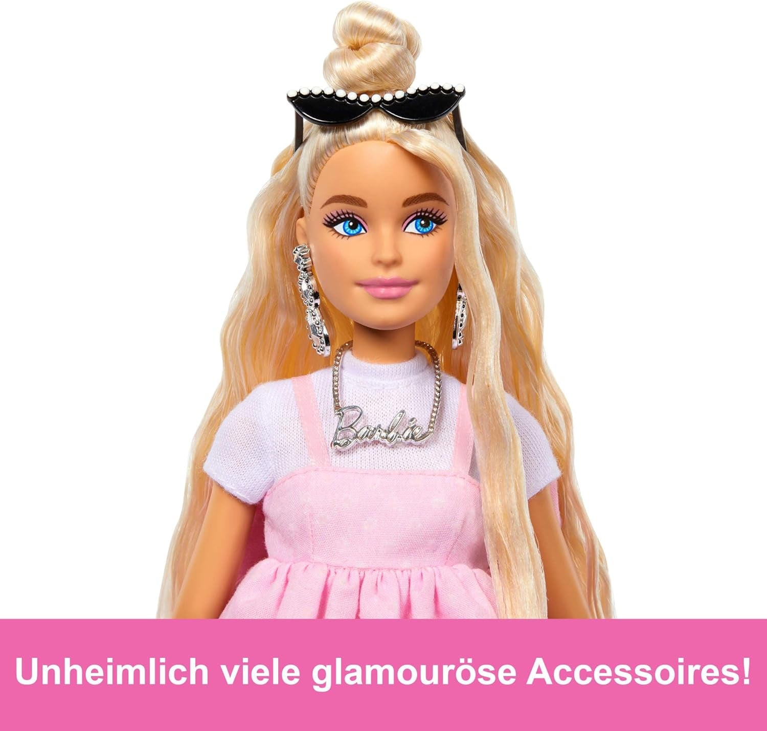 Barbie Deluxe Style-Puppe Nr. 3 mit Barbiecore-Outfit, blonden Haaren in hohem Dutt, pastellrosa Kleid mit überdimensionaler Schleife und Accessoires wie Netzstrumpfhosen, HYV27