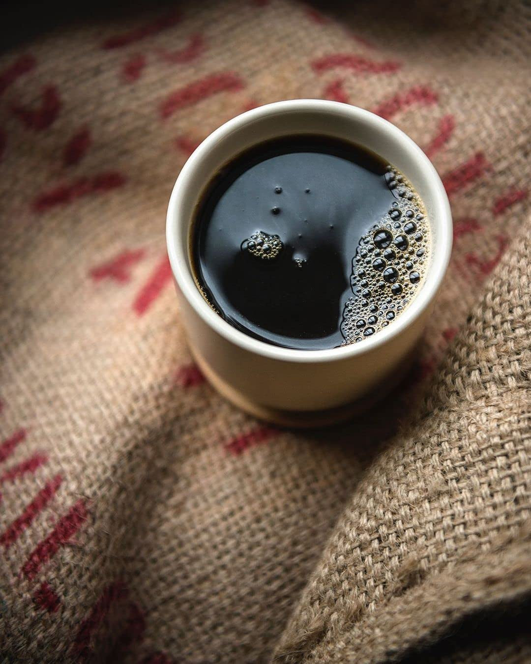 Espresso Nr. 5 - Amestec Arabica de la coffee858 (320g). Amestec pur de Arabica din Brazilia 45%, Honduras 20%, Guatemala 20% și Etiopia 15%.