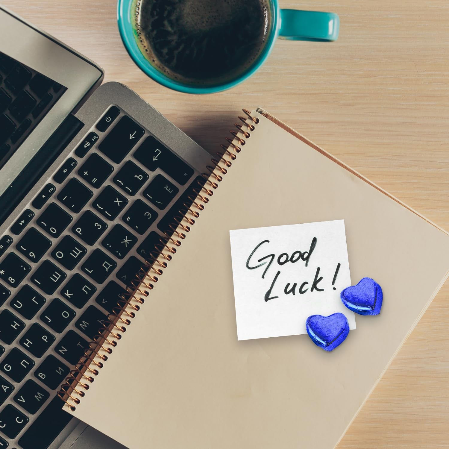 Günthart 150 kék csokoládé szív nugát töltelékkel | Pingvinek nugát krémmel | Blue Chocolate Penguin Hearts | Verseny | Kék csokoládé szívek | Pingvin (1,2 kg)