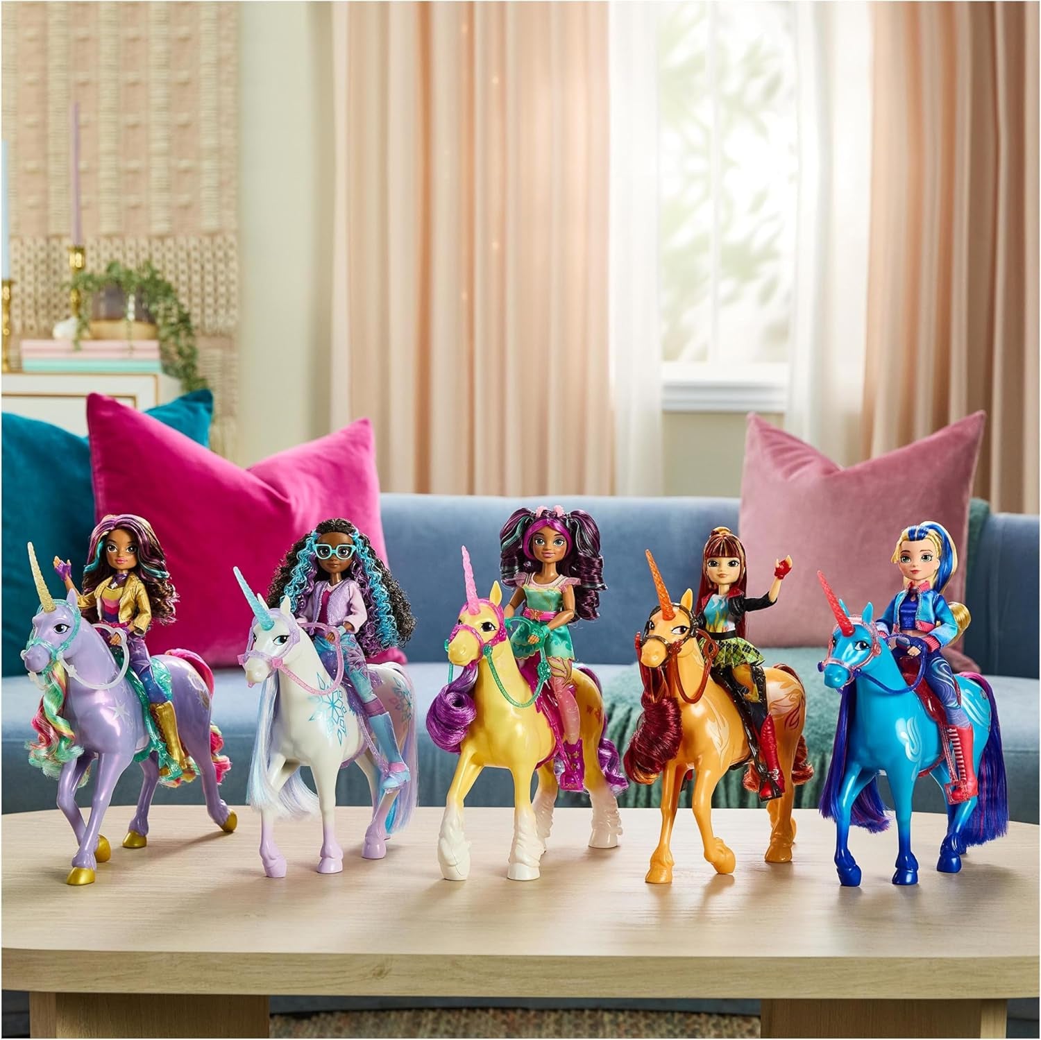 Unicorn Academy Einhorn River - 28 cm groß, Original-Einhorn von Isabel zur Netflix-Serie, mit echter Mähne und Schweif, abnehmbarem Zaumzeug und Sattel sowie Bürste, für Kinder ab 4 Jahren