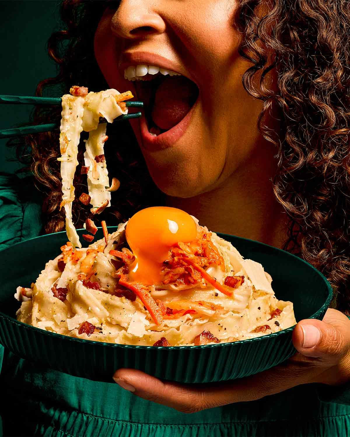 LEE KUM KEE Késsel vágott tészta - ázsiai, késsel vágott tészta, zamatos, kemény állaggal, ideális wok ételekhez és levesekhez, félszáraz, csomagonként két adag, 6 x 180 g-os gyűjtőcsomagolás