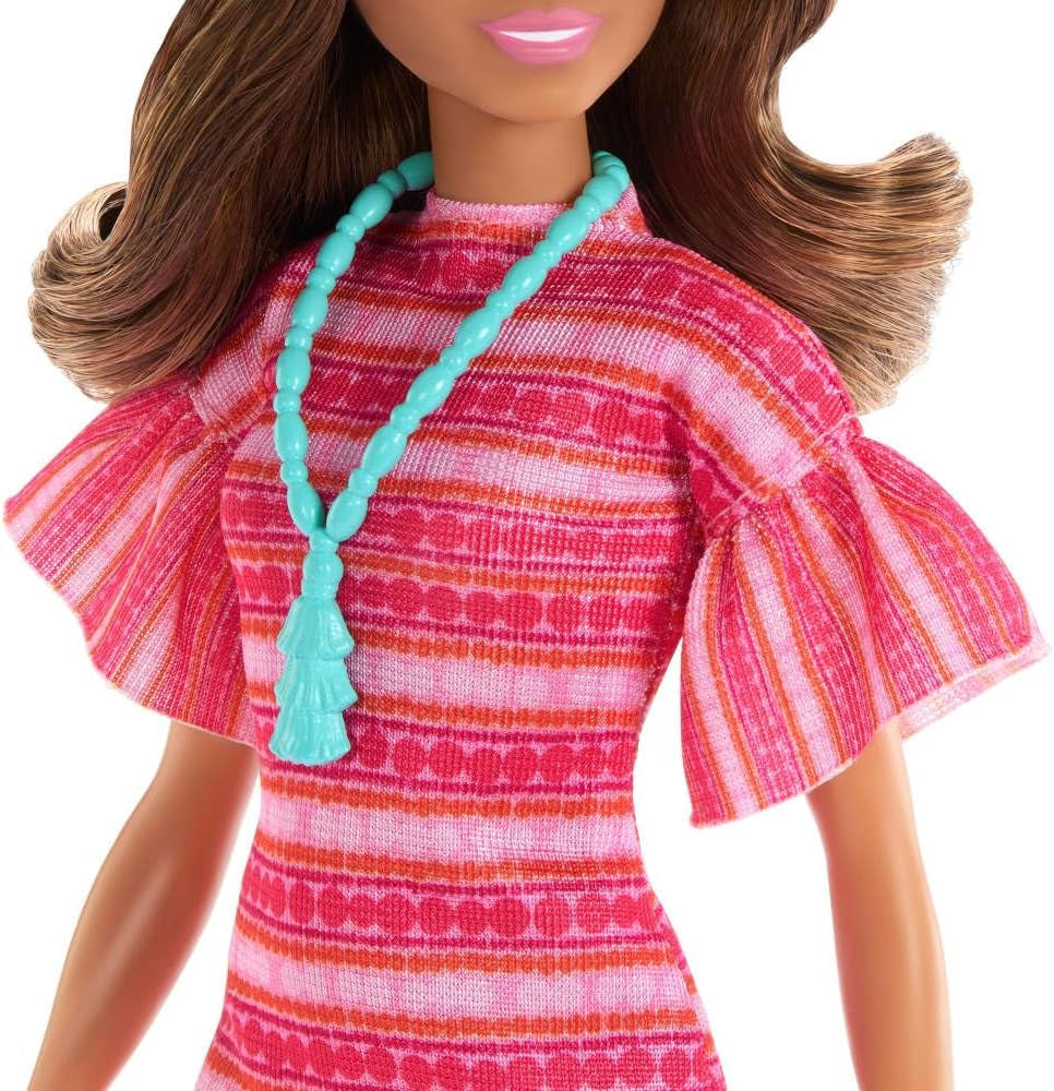Barbie und Teresa Rezept für Freundschaft Teresa-Modepuppe mit unverkennbarem Outfit zum An- und Ausziehen, mit kiegészítők, beleértve einer Necklace, JCT02