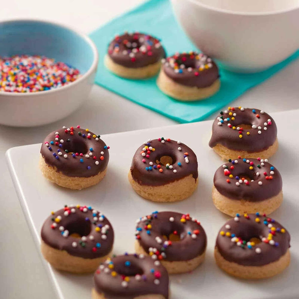 Wilton Donut-Backform Mit 12 Mulden Donutform, Hochwertige Donut Backform Mit Antihaftbeschichtung Für 12 Mini-Donuts, Spülmaschinenfest Formák és tálcák sütéshez Naty Shop