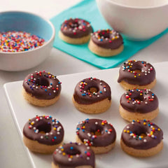 Wilton Donut-Backform Mit 12 Mulden Donutform, Hochwertige Donut Backform Mit Antihaftbeschichtung Für 12 Mini-Donuts, Spülmaschinenfest Formák és tálcák sütéshez Naty Shop