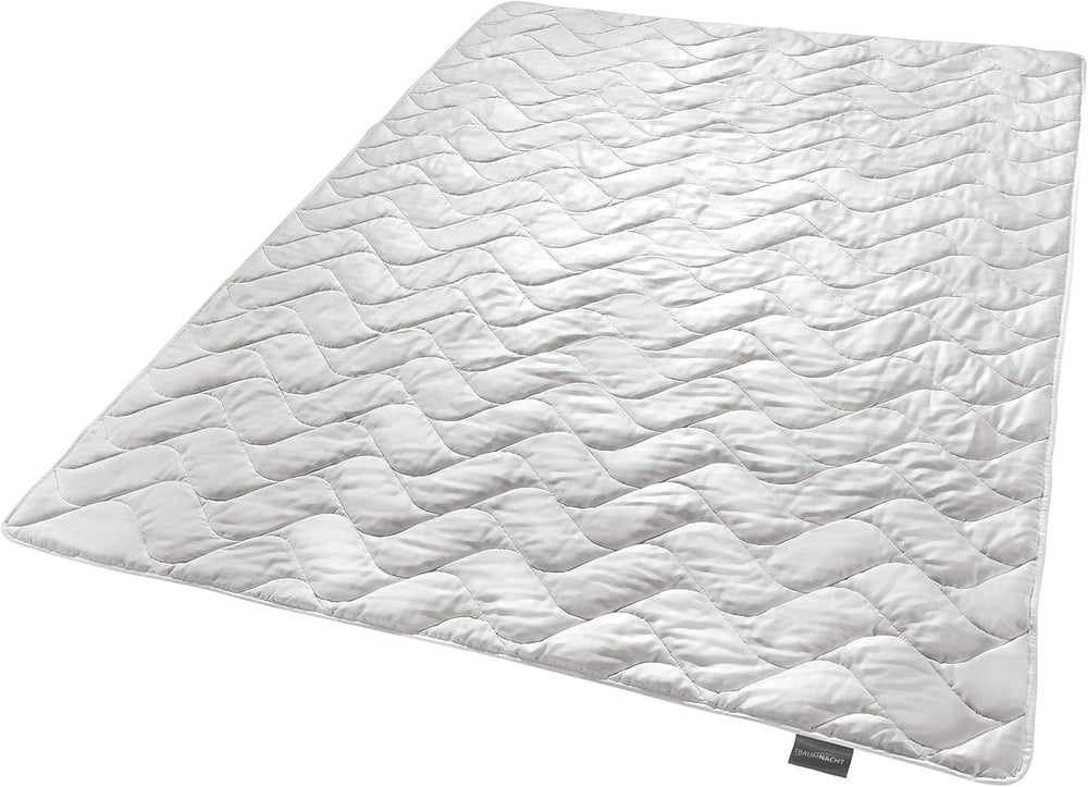 Traumnacht Exklusiv Plapumă ușoară pentru vară Fabricat din 100% mătase sălbatică, certificat Oeko-Tex, fabricat în Germania, greutate de umplere: 550Gr, 135 X 200 Cm Plapumi si pilote Naty Shop 135 X 200 Pătură de vară - mătase sălbatică