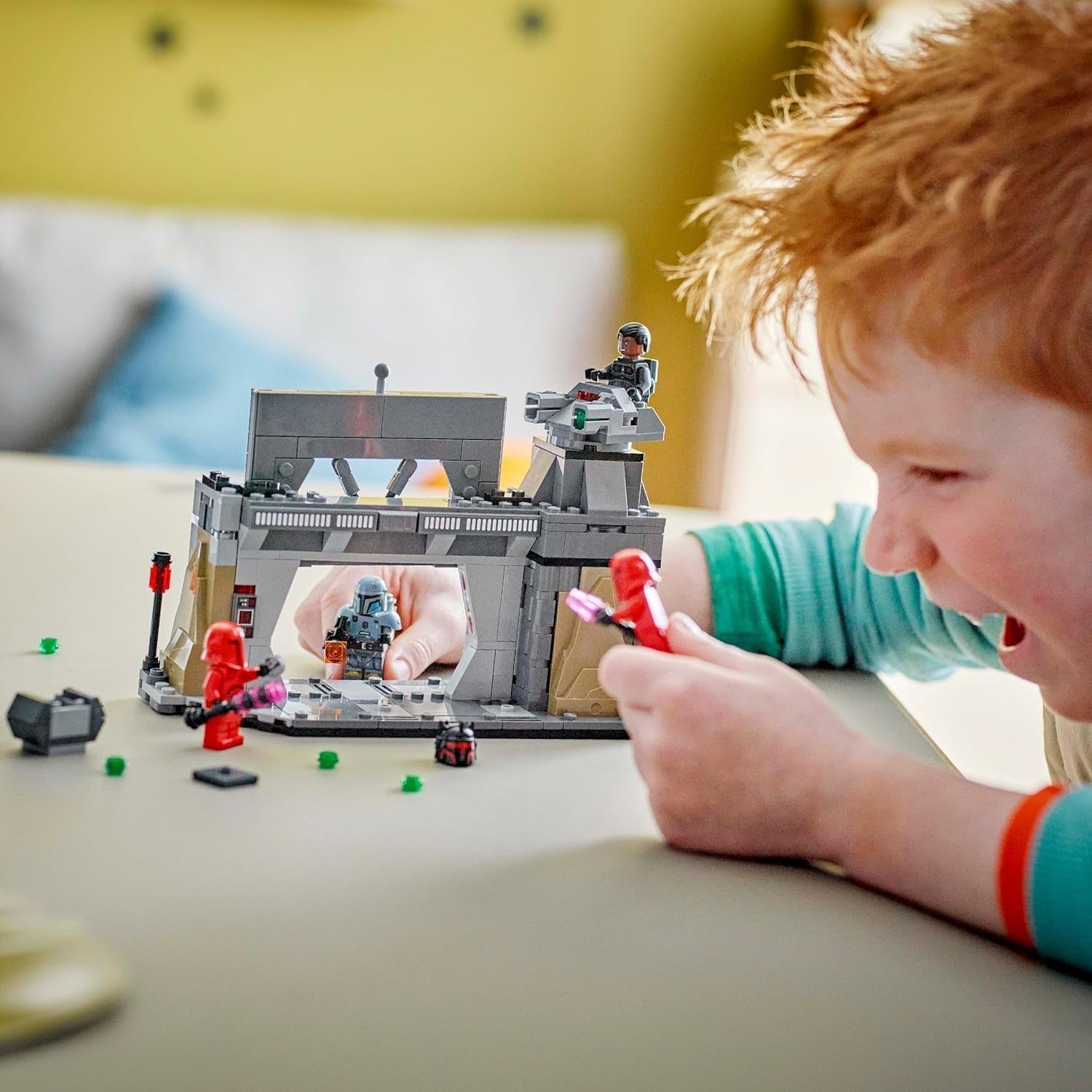 LEGO Star Wars: The Mandalorian Duel Paz Vizsla és Moff Gideon között, gyűjthető építőjáték gyerekeknek, ajándékötlet kreatív fiúknak és lányoknak 7 év felett, Mandalorian játék 75386 Építőkészletek Beuche den LEGO-Store