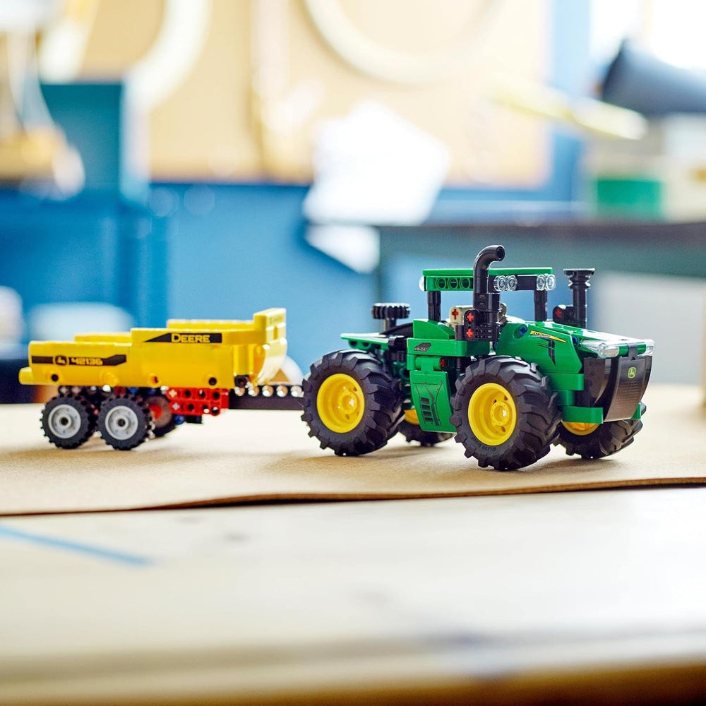 LEGO Technic John Deere 9620R 4WD traktor billenő utánfutóval Klasszikus mezőgazdasági játék gyerekeknek fiúknak és lányoknak 8 éves gyűjthető modellkészlet 42136 Építőkészlet Besuche den LEGO-Store
