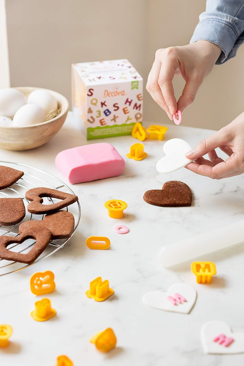 , 0255084 Kleines Buchstaben- und Zahlen-Ausstechformen-Set 2 X H 1,6, Das ideale Set zur Herstellung von Fondant- oder Gummidekorationen, Made in Italy, 36 Stück-Packung.