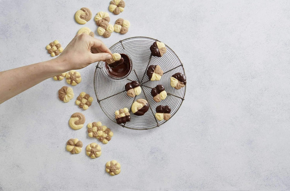 Presă de biscuiți Betty Bossi pentru tăierea ușoară a aluatului - presă de biscuiți cu 6 modele diferite