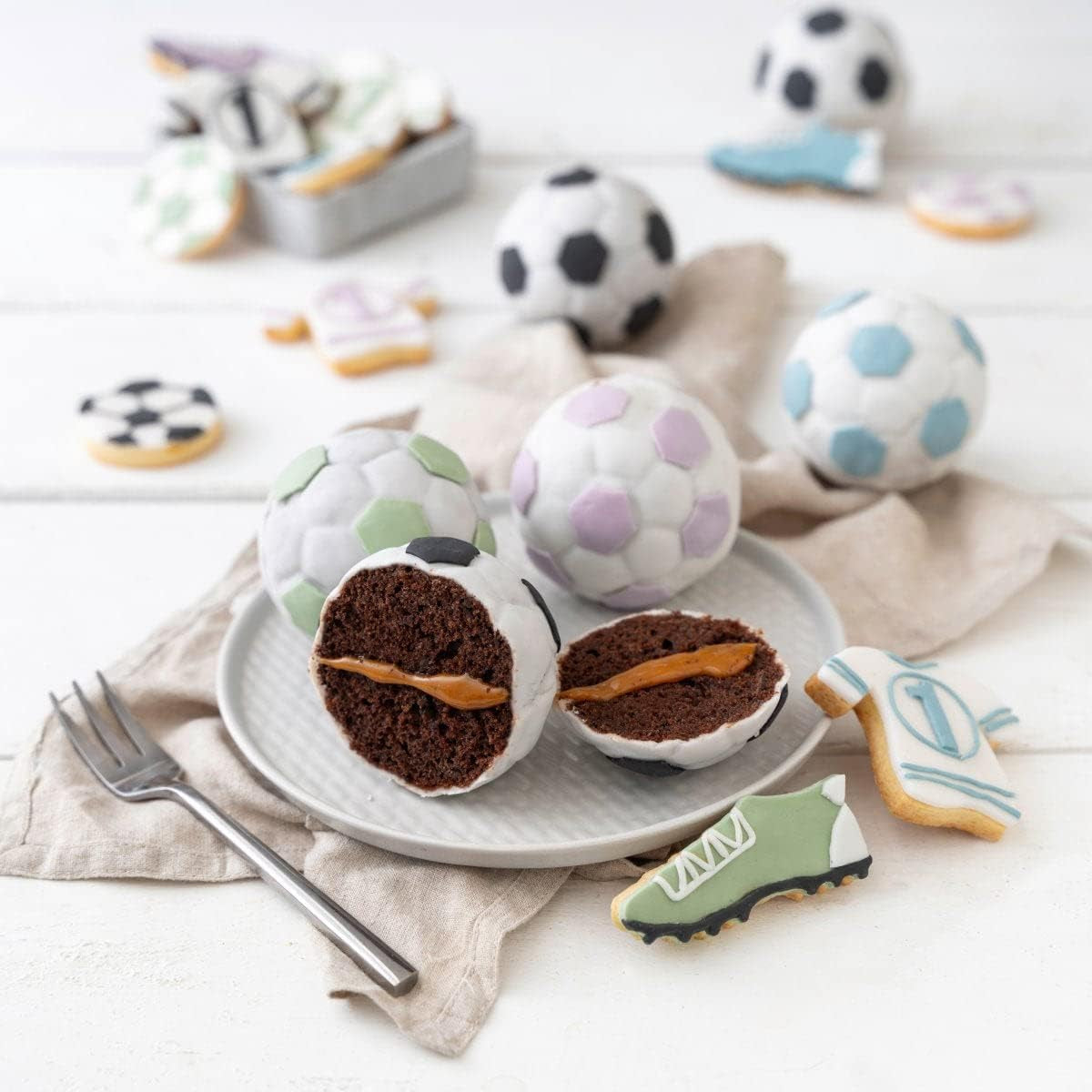 Zenker 12Er Muffinform – Muffinbackblech Für Muffins Und Cupcakes Aus Der Serie Soccer Baking – Hitzebeständiges 12Er Muffinblech Mit Antihaftbeschichtung, Schwarz Formák és tálcák sütéshez Naty Shop