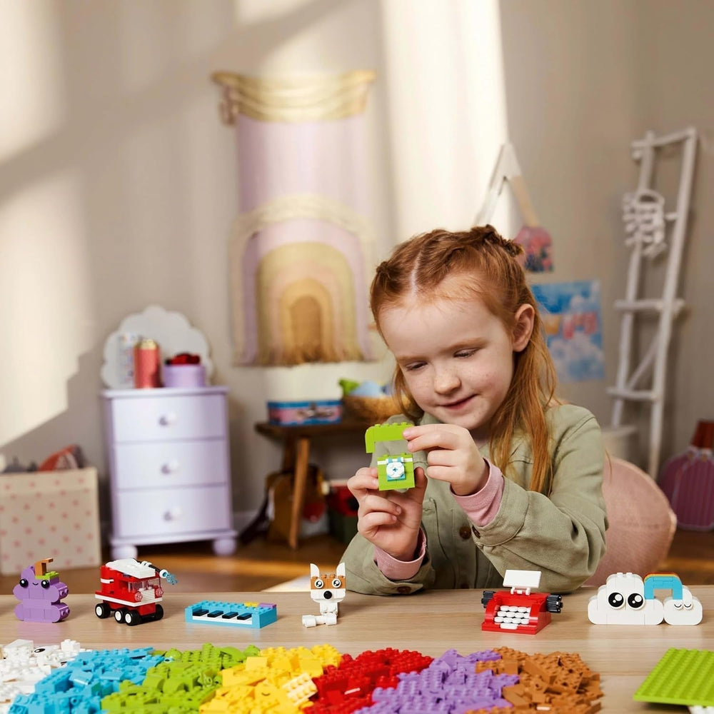 LEGO Classic kreatív készlet építéshez és játékhoz - készlet színes kockákkal - építs házat, kutyát, vicces autót, zongorabillentyűzetet és szivárványt - kézműves készlet fiúknak és lányoknak 5 éves kortól Építőkészletek Besuche den LEGO-Store